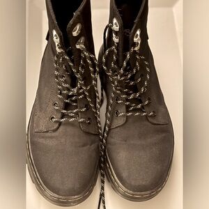 Doc Martin's x Hershel combat boots unisex.
M size 7 / W size 9. Worn once.